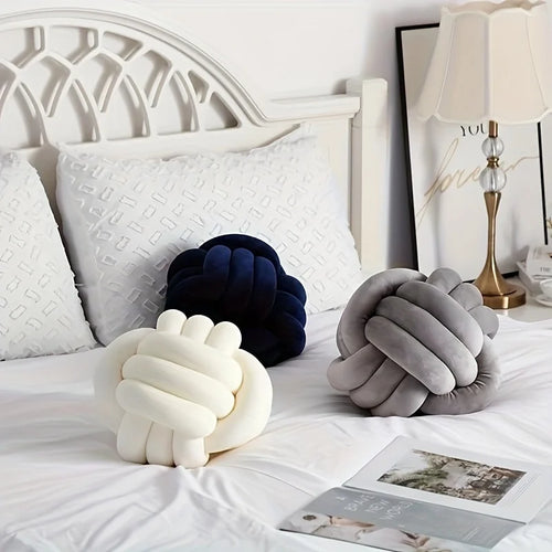 The Knot Cushion